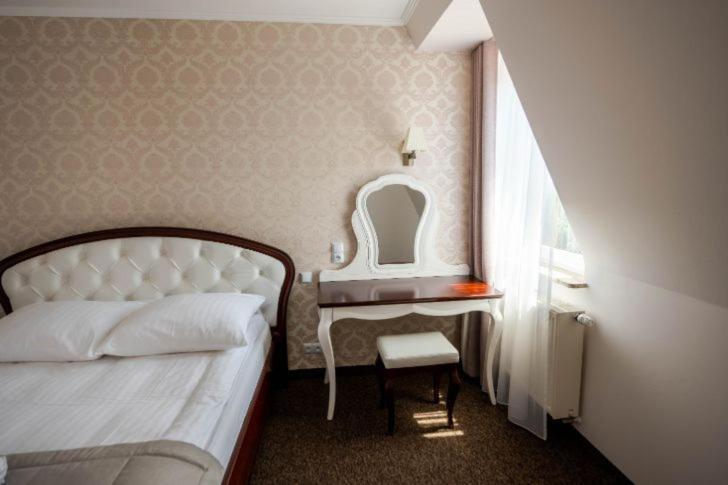 Hotel Palacowa Narol Eksteriør bilde